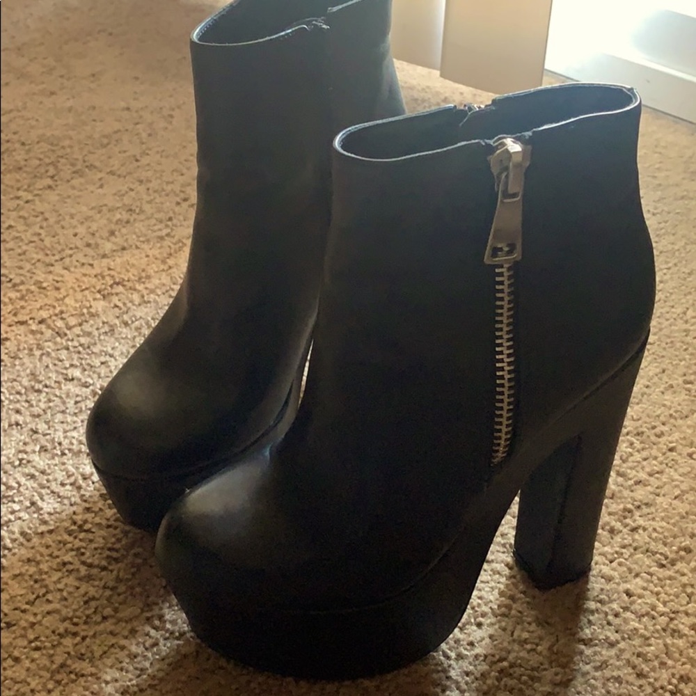 Chunky closed toed High heels